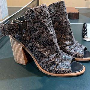 Kelsi Dagger booties size 10.